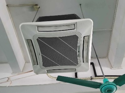 專業(yè)回收舊設備空調電器制冷機收購 商用風管機回收酒店商超用