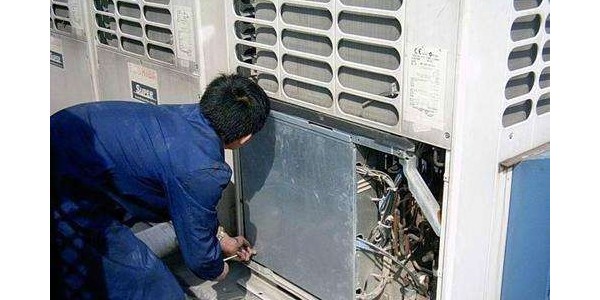 1美的空調維護注意事項