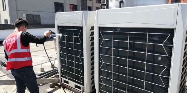 上海商用中央空調(diào)多久需要清洗保養(yǎng)一次？