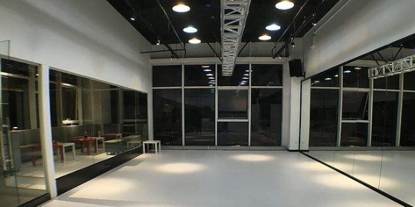 舞蹈教室裝中央空調怎么樣？安裝中央空調比較好還是安裝柜機比較好？