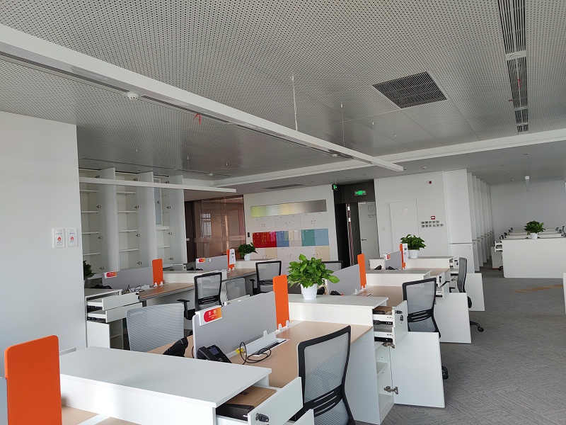 中央空調安裝有“套路”，選擇越邦機電，我們將為您提供高品質的產品，同時保證合理設計，標準規范化安裝，有效保障后期運行穩定性和良好的使用體驗。如果您有相關中央空調安裝、中央空調節能改造、中央空氣凈化、中央空調維護保養、熱水凈水、新風排風、空氣能等業務上的問題，可以咨詢我們的在線客服，或者直接撥打我們的免費熱線電話400-6969-298或199-0169-9929，我們將竭誠為您服務。 越邦機電原創文章，抄襲必究，轉載請注明出處并附帶本文鏈接