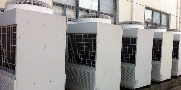 如何應對校園出現“天價”熱水？空氣能熱水器讓師生用水更安心！